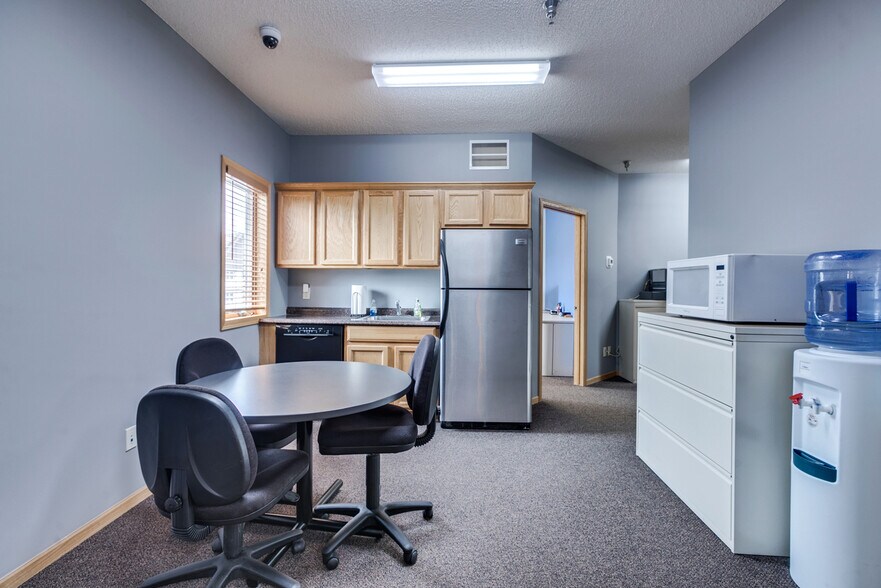 More Photos Of 2127 County Road D E, Maplewood Office For Sale