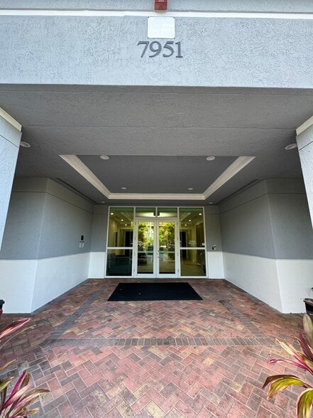 More Photos Of 7951 Riviera Blvd, Miramar Unknown For Lease