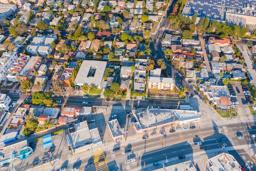 More Photos Of 2478 Penmar Ave, Venice Dormitory For Sale