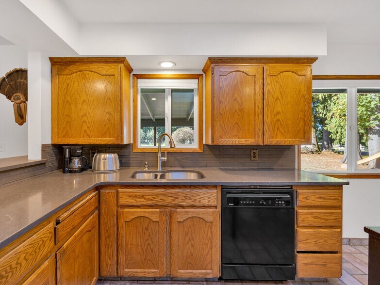More Photos Of 44434 SE Coalman Rd, Sandy Light Manufacturing For Sale