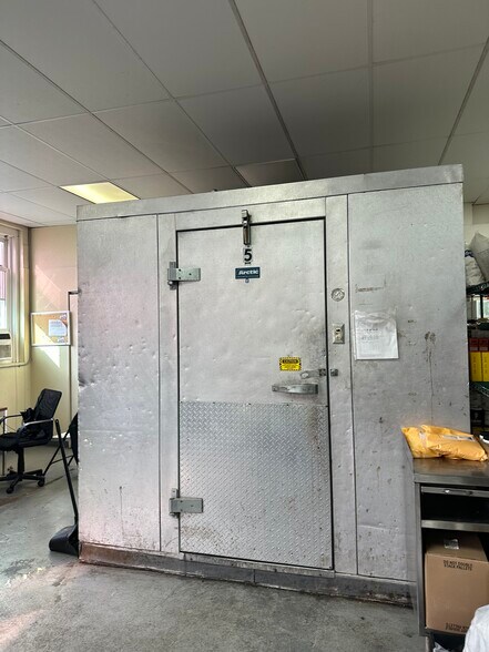 More Photos Of 1580 Huddell Ave, Marcus Hook Light Distribution For Lease