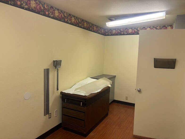 More Photos Of 5106 Hill Rd E, Lakeport Medical For Lease