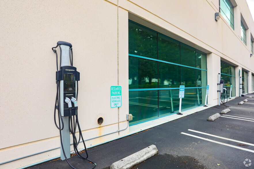 More Photos Of 701 E Middlefield Rd, Mountain View Research And Development For Lease