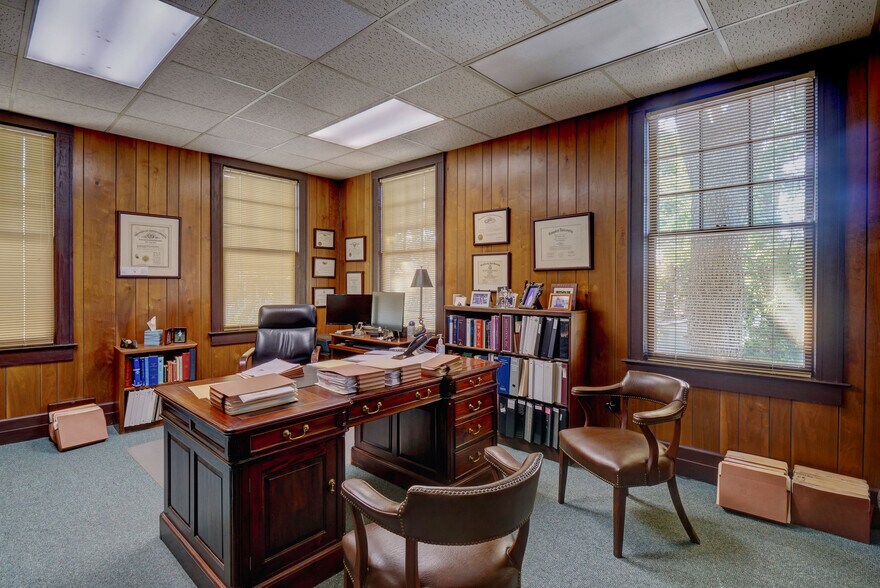 More Photos Of 14 S 5th Ave, Wilmington Office For Sale