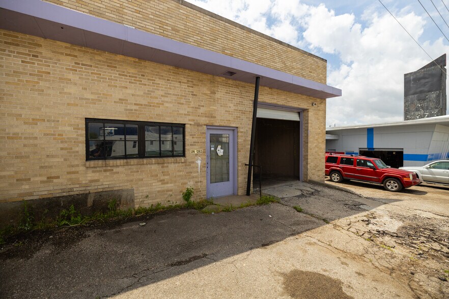 More Photos Of 1016-1020 N 10th St, Kansas City Light Distribution For Sale