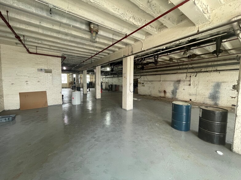 More Photos Of 1497 E Grand Blvd, Detroit Warehouse For Sale