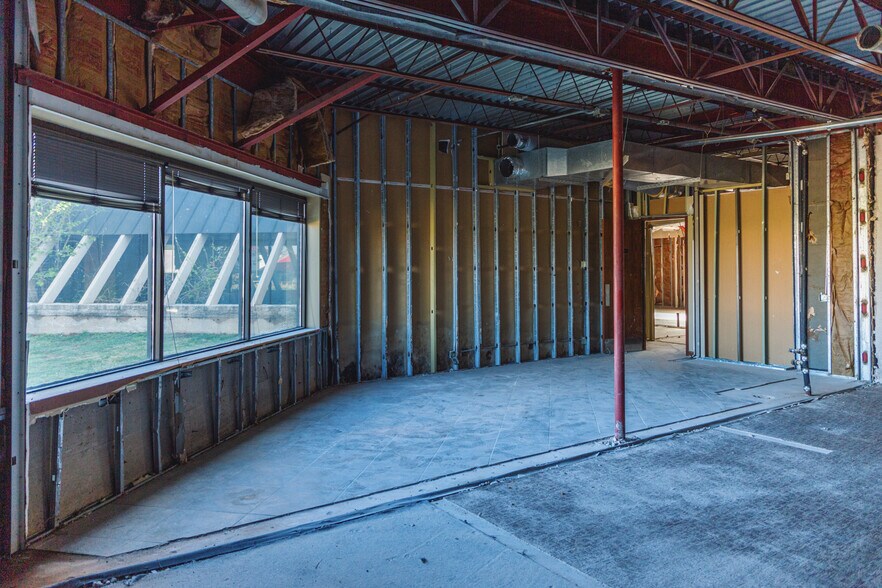 More Photos Of 3200 E Memorial Rd, Edmond Medical For Sale