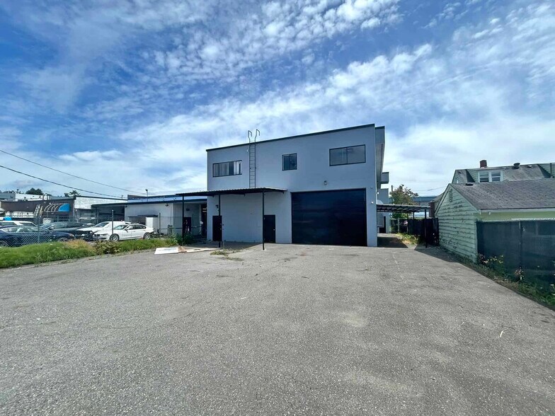 More Photos Of 7123 Curragh Av, Burnaby Light Manufacturing For Sale