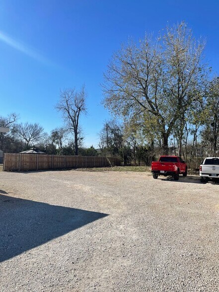 More Photos Of 296-300 Carmel Creekside Dr, Hutto Office Residential For Lease