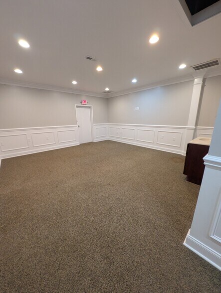 More Photos Of 1317 Cedar Lane Rd, Greenville Light Manufacturing For Lease