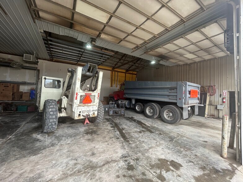 More Photos Of 1324 Fort Jesse Rd, Normal Industrial For Sale