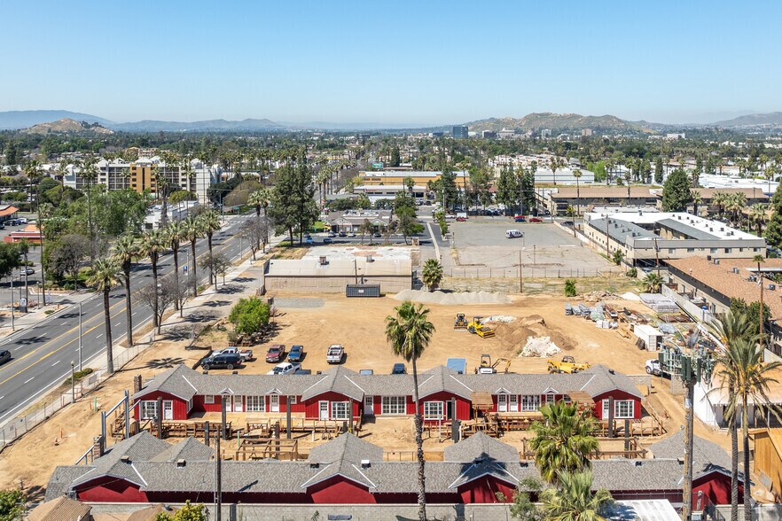 More Photos Of 1393 University Ave, Riverside General Retail For Lease