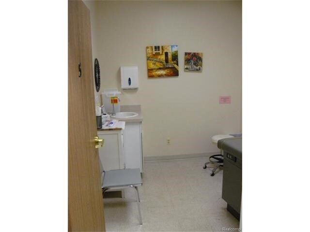 More Photos Of 27500 Hoover Rd, Warren Medical For Lease