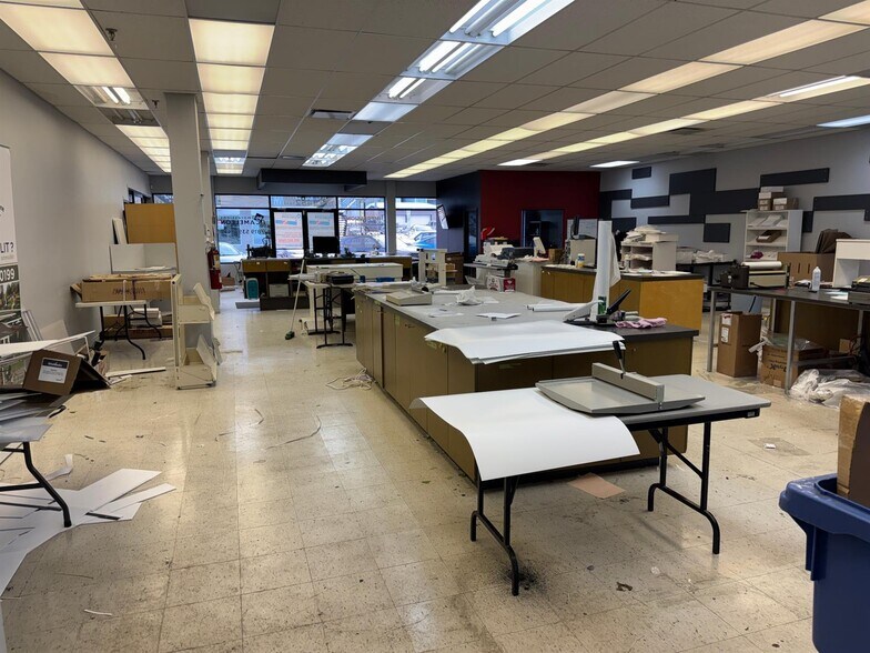 More Photos Of 452 4e rue de la Pointe E, Shawinigan Storefront Retail Office For Sale