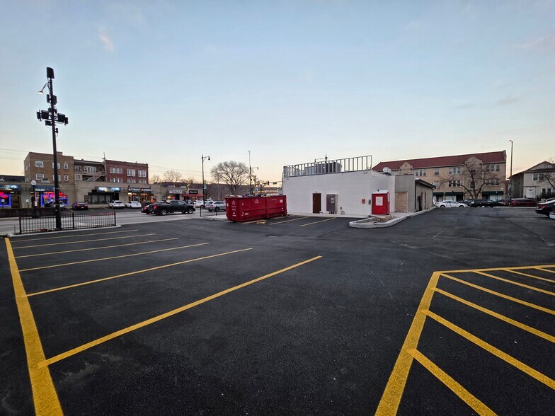 More Photos Of 2201 W Howard St, Chicago Restaurant For Lease