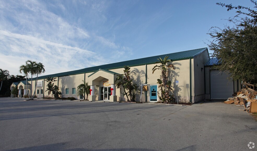 More Photos Of 16266 San Carlos Blvd, Fort Myers General Retail For Lease