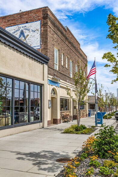 More Photos Of 305 E 1st St, Cle Elum Post Office For Sale