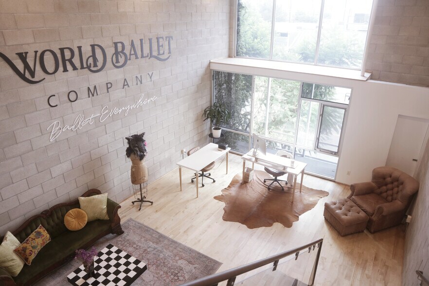 More Photos Of 6615-6621 Melrose Ave, Los Angeles Loft Creative Space For Lease