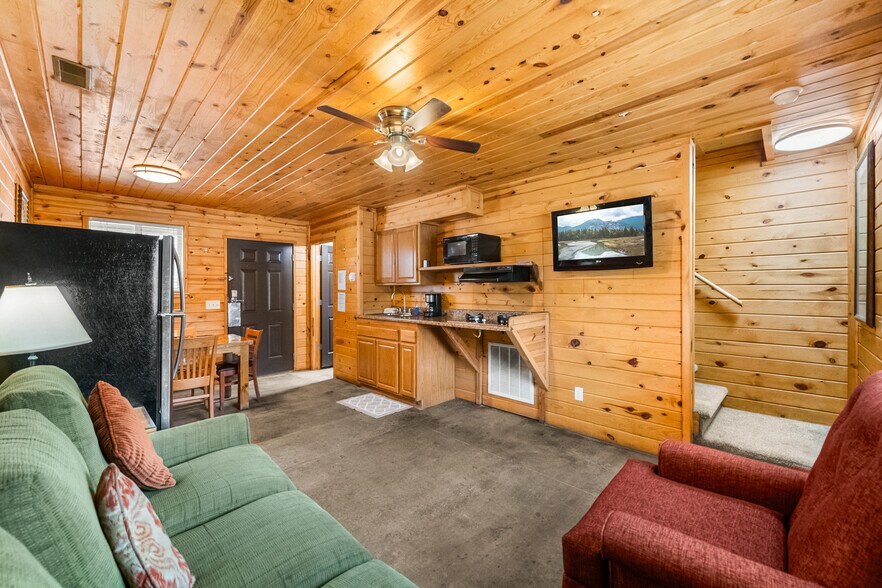 More Photos Of 1050 South Blvd, Dutch John Hotel For Sale