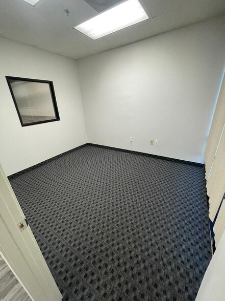 More Photos Of 2517 W McDowell Rd, Phoenix Warehouse For Lease