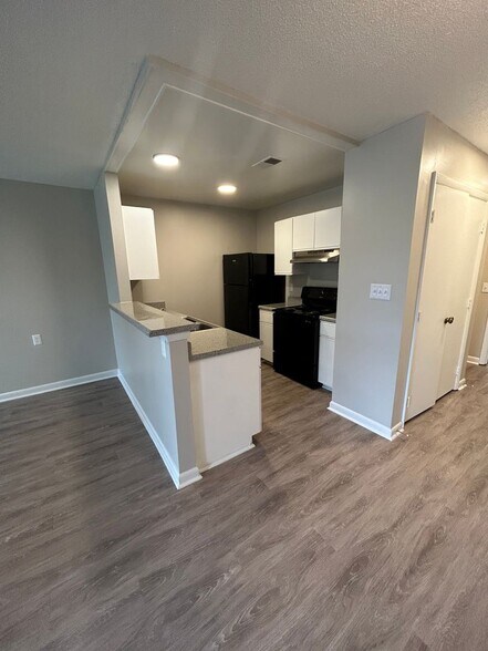 More Photos Of 1004 Appamattox Ct, Fayetteville Apartments For Sale