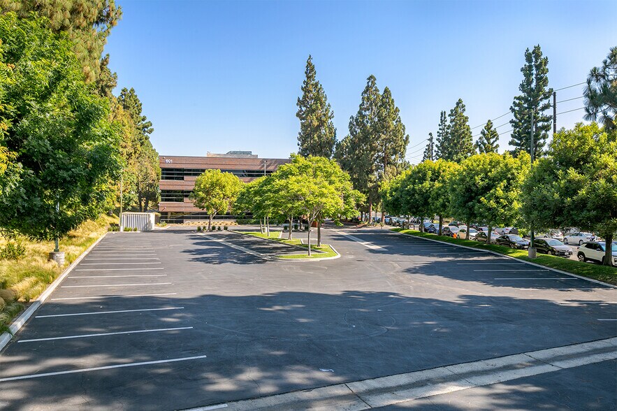 More Photos Of 601 S Lewis St, Orange Office For Sale