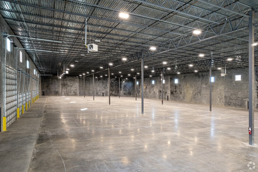 More Photos Of 1405 Cedar Port Park, Baytown Distribution For Lease