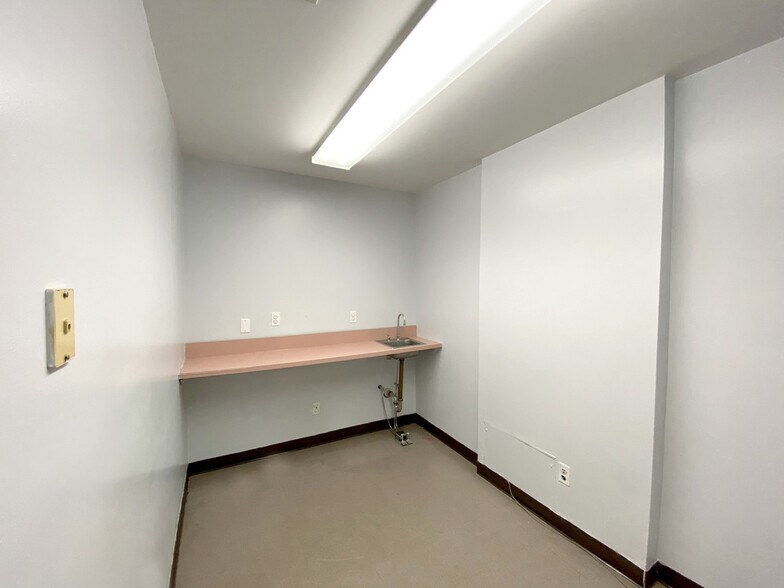 More Photos Of 238 Rodney St, Brooklyn Daycare Center For Lease