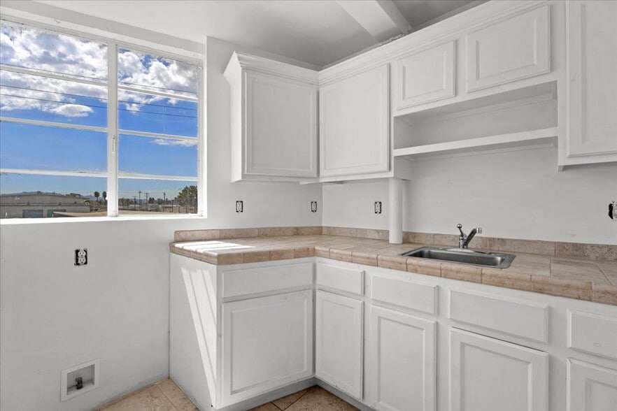 More Photos Of 207 S Flower St, Burbank Office Residential For Lease