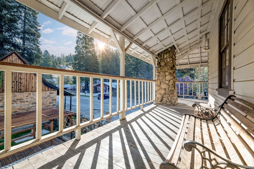 More Photos Of 15432 Washington Rd, Washington Storefront Retail Residential For Sale