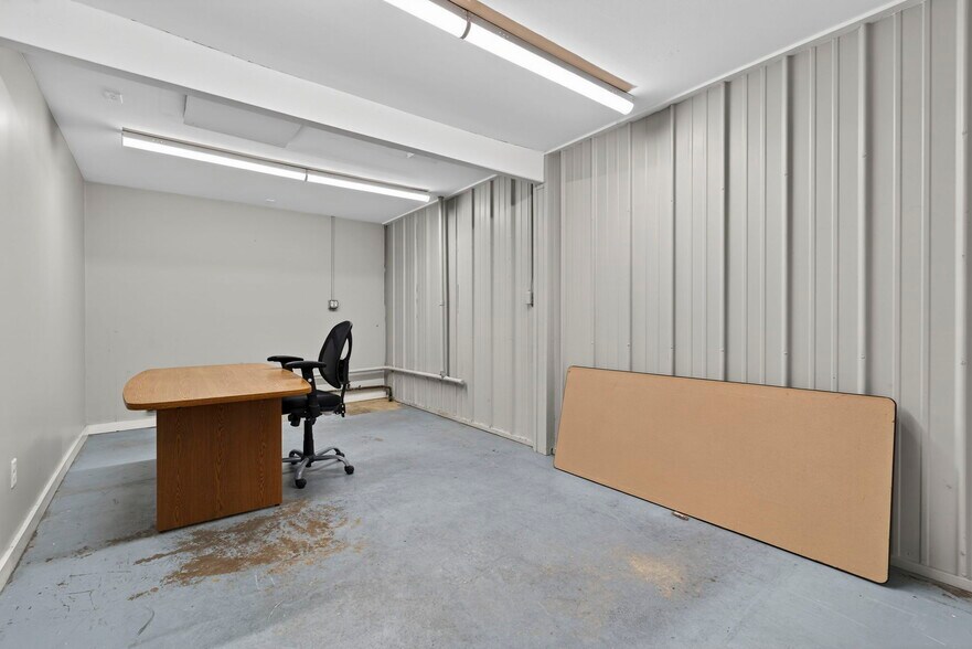 More Photos Of 113 Lafayette Rd, Hampton Falls Light Manufacturing For Lease