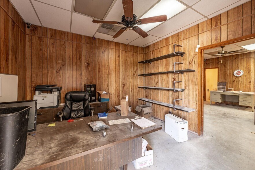 More Photos Of 1208 E Washington St, Stephenville Industrial For Sale