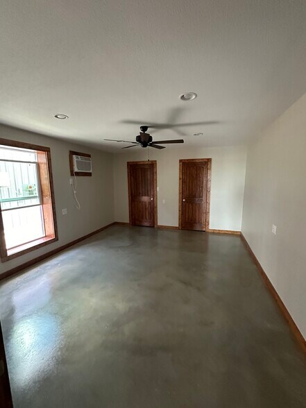 More Photos Of 4072 Old Lorena Rd, Lorena Light Manufacturing For Lease