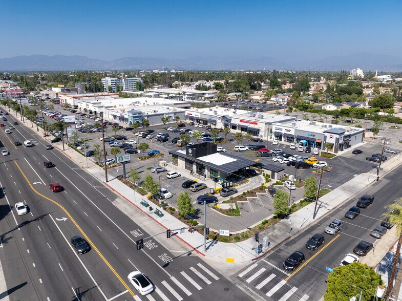 Primary Photo Of 7060-7076 Sepulveda Blvd, Van Nuys Unknown For Lease