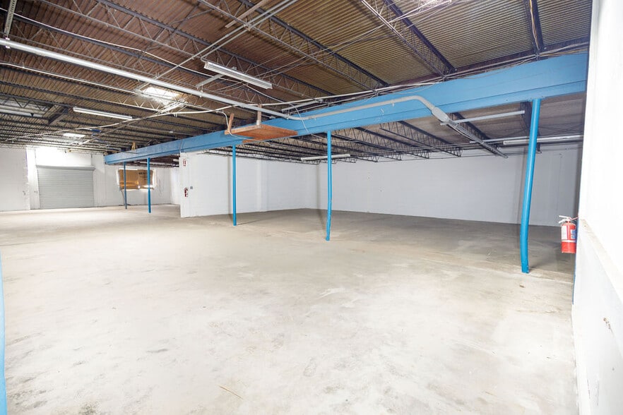 More Photos Of 2520 Hansrob Rd, Orlando Light Manufacturing For Lease