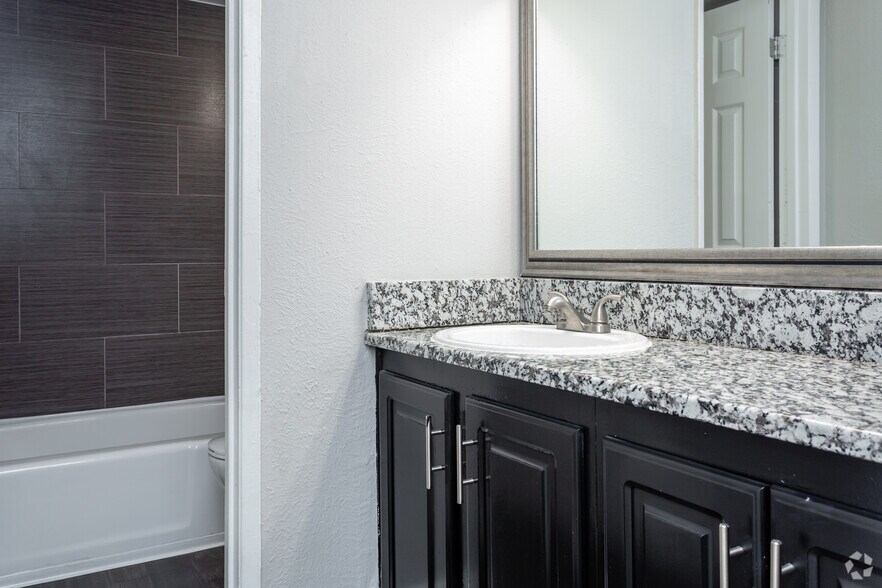 More Photos Of 2420 E Abram St, Arlington Apartments For Sale