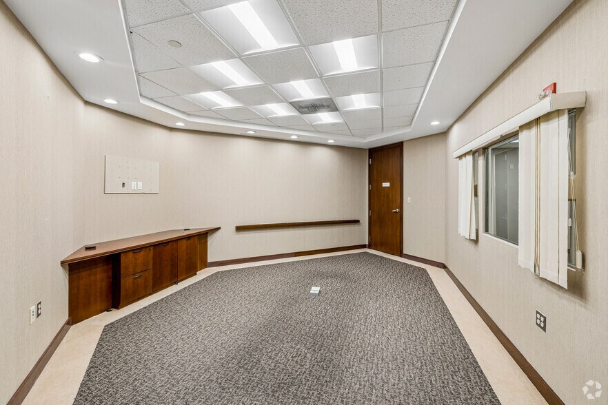 More Photos Of 7701 Greenbelt Rd, Greenbelt Office For Sale