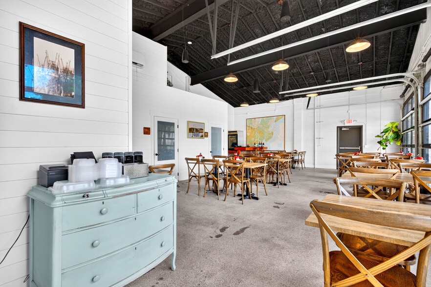 More Photos Of 3209 E Victory Dr, Savannah Freestanding For Sale