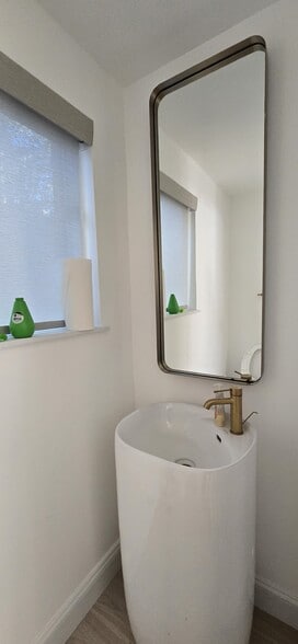 More Photos Of 6001-6003 Tower Ct, Alexandria Office For Sale