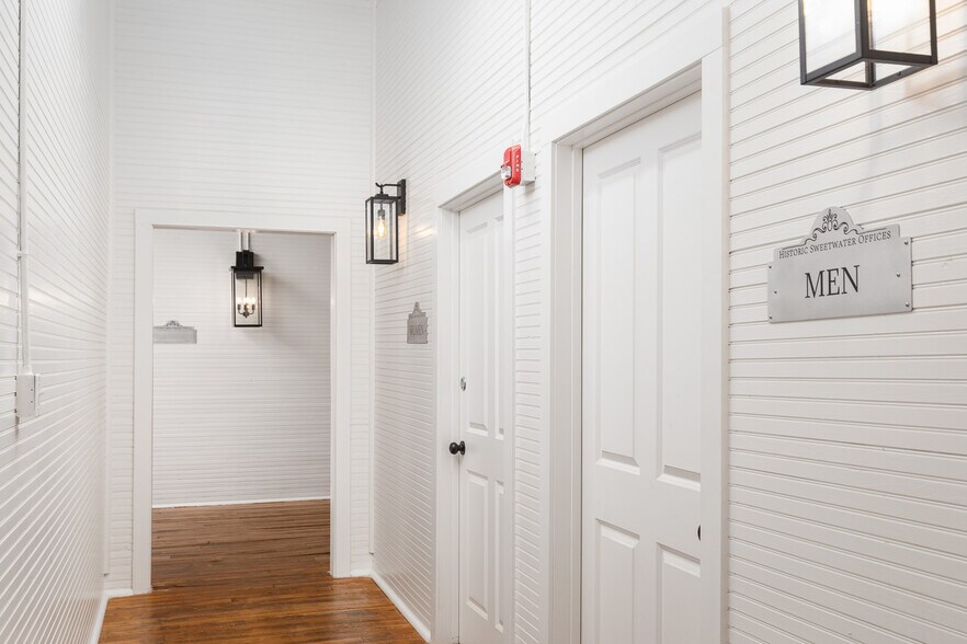 More Photos Of 1403 Huntsville Rd, Florence Coworking Space