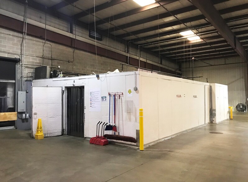 More Photos Of 740 Schneider Dr, South Elgin Manufacturing For Sale