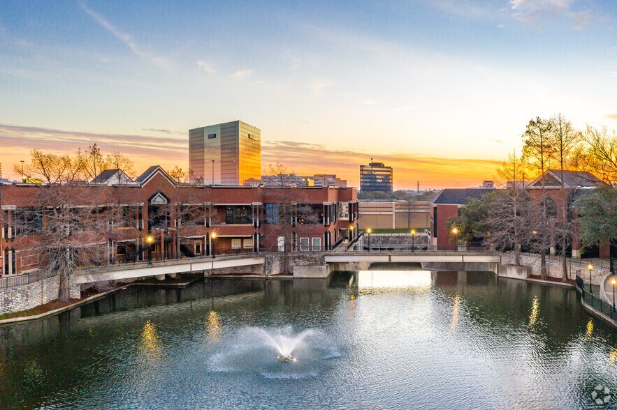 More Photos Of 9665-9669 N Central Expy, Dallas Unknown For Lease