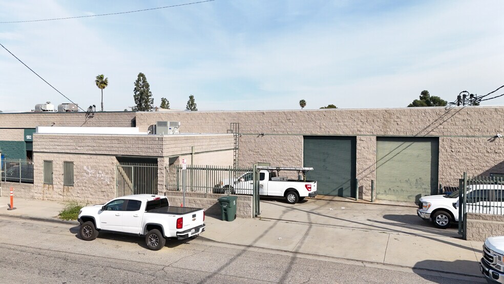 More Photos Of 12900-12908 S Main St, Los Angeles Warehouse For Lease