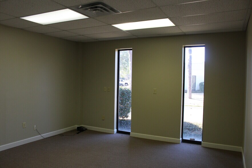 More Photos Of 100 - 104 Business Park Dr, Ridgeland Office For Sale