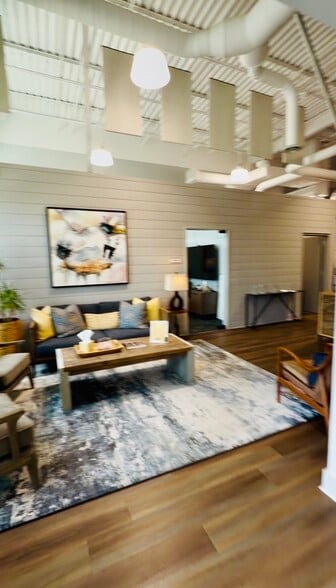 More Photos Of 41-45 Marietta St, Alpharetta Freestanding For Lease