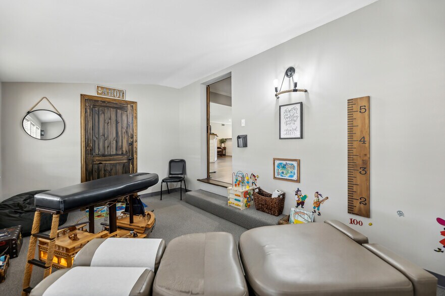 More Photos Of 930 W Main St, Jenks Medical For Sale