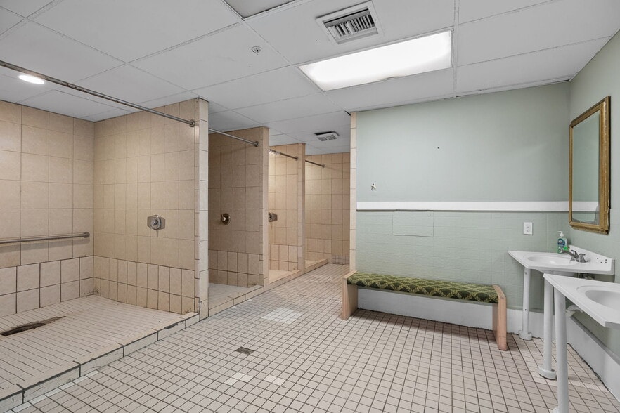 More Photos Of 2120 Collier Ave, Fort Myers Unknown For Lease