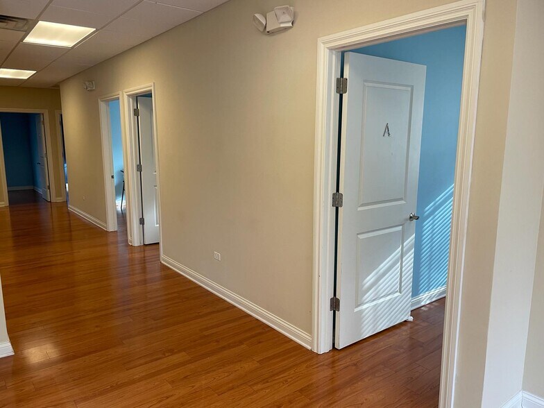 More Photos Of 896 S Frontenac St, Aurora Office For Lease