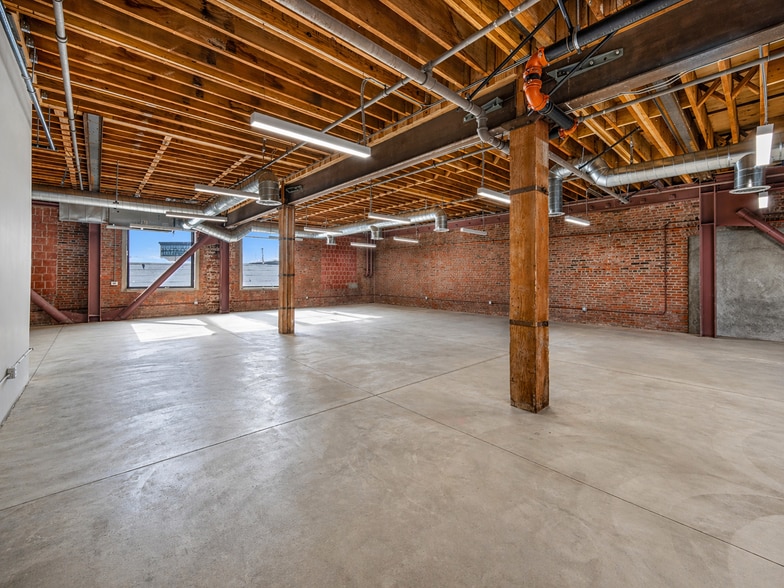 More Photos Of 440 Seaton St, Los Angeles Loft Creative Space For Sale