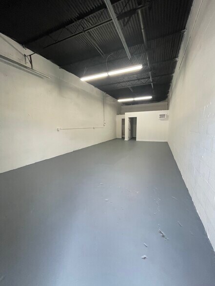 More Photos Of 1800-1838 NW 29th St, Oakland Park Warehouse For Lease